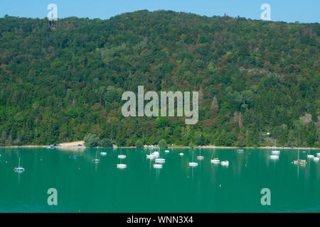 Atemberaubende lac de Vouglans in der Franche Comté Region in Frankreich Stockfoto