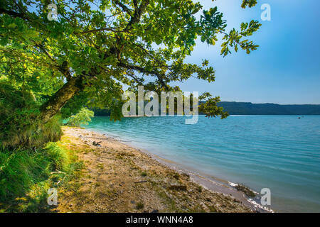 Atemberaubende lac de Vouglans in der Franche Comté Region in Frankreich Stockfoto