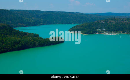 Atemberaubende lac de Vouglans in der Franche Comté Region in Frankreich Stockfoto