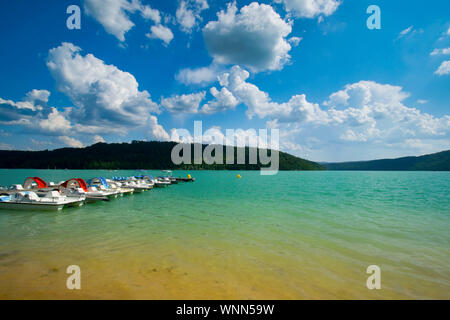 Atemberaubende lac de Vouglans in der Franche Comté Region in Frankreich Stockfoto