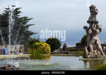 Statue und Brunnen im Parque de Castrelos in Vigo, North West Spanien, EU. Stockfoto