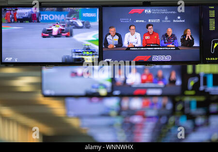 Monza, Italien. 06 Sep, 2019. Monza, Italien - September 06, 2019: FIA Formula One World Championship, Grand Prix von Italien, Pressekonferenz mit Mattia Binotti (Ferrari), Aldo Costa (Mercedes), Mario Isola (Pirelli), Franz Tost (Toro Rosso) und Claire Williams | Verwendung der weltweiten Kredit: dpa/Alamy leben Nachrichten Stockfoto