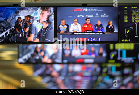 Monza, Italien. 06 Sep, 2019. Monza, Italien - September 06, 2019: FIA Formula One World Championship, Grand Prix von Italien, Pressekonferenz mit Mattia Binotti (Ferrari), Aldo Costa (Mercedes), Mario Isola (Pirelli), Franz Tost (Toro Rosso) und Claire Williams | Verwendung der weltweiten Kredit: dpa/Alamy leben Nachrichten Stockfoto