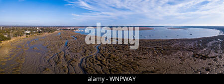 180 degreen Antenne Panorama der Küstenstadt Beaufort, South Carolina und den Fluss. Stockfoto