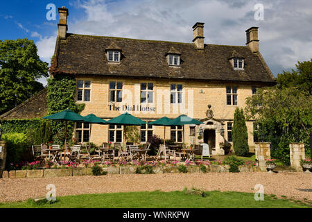 Sonnenschein auf der Dial House Bed and Breakfast mit Terrasse in den Cotswolds in Bourton-on-the-Water England Stockfoto