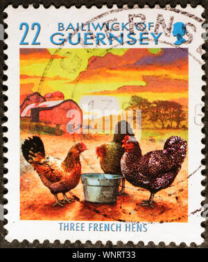 Weihnachten drei französischen Hennen auf Briefmarke von Guernsey Stockfoto