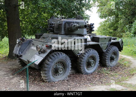 Alvis Saladin FV 601 Panzerwagen, Kent & Scharfschützen Yeomanry Museum, Schloss Hever, Edenbridge, Kent, England, Großbritannien, Großbritannien, Europa Stockfoto