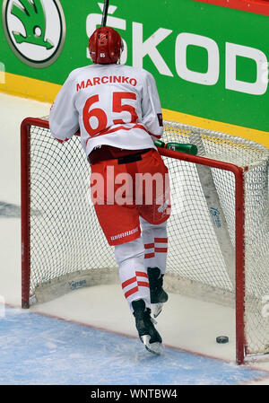 Trinec, Tschechische Republik. 06 Sep, 2019. Tomas Marcinko von trinec Kerben während der Eishockey Champions League Gruppe D: HC Ocelari Trinec vs Lahti Pelikane in Trinec, Tschechien, 6. September 2019. Credit: Jaroslav Ozana/CTK Photo/Alamy leben Nachrichten Stockfoto