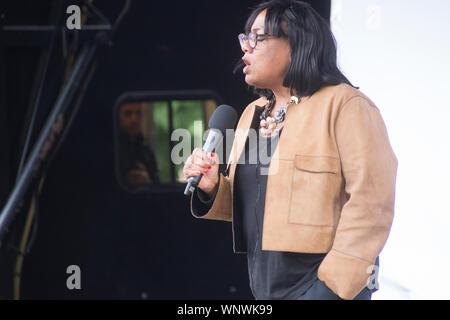 6. September 2019 - London, Parliament Square - Diane Abbott MP (Arbeit - Hackney Nord- und Stoke Newington) spricht auf der Kundgebung organisiert durch die Mitarbeiter Stockfoto