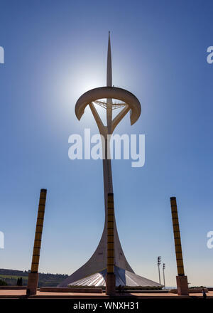 Barcelona, Spanien - 22. Februar 2019 - Torre de Comunicacions de Montjuïc (monjuic Communications Tower) wurde für die Olympischen Spiele 1992 gebaut Stockfoto