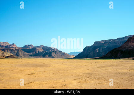 Jordanien, Aqaba Governorate, Wadi Rum. Wadi Rum geschützter Bereich, UNESCO-Weltkulturerbe. Stockfoto