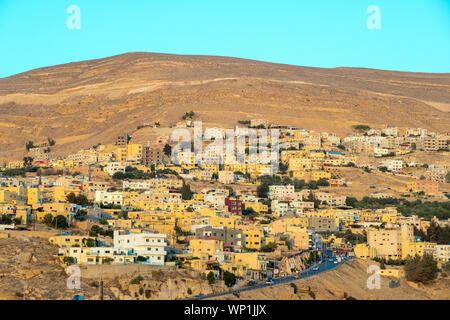 Jordanien, Ma'an Governatorat, Wadi Musa. Gebäude in der Stadt von Wadi Musa in der Nähe von Petra. Stockfoto