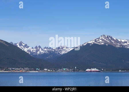 Die südlichste Stadt der Welt. Puerto Williams Stadtbild von Beagle Kanal. Chile Sehenswürdigkeiten Stockfoto