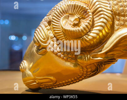 Rhyton in Form von Ram's Head, gold, 6 Jh. v. Chr., Reza Abbasi Museum, Teheran, Iran Stockfoto