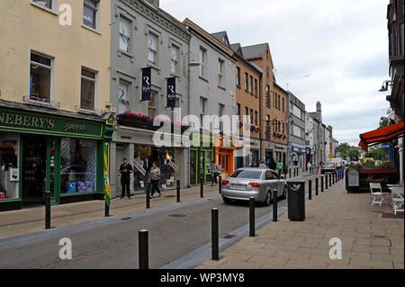 Straßenszene in der Mall, Tralee, Co Kerry, Irland Stockfoto