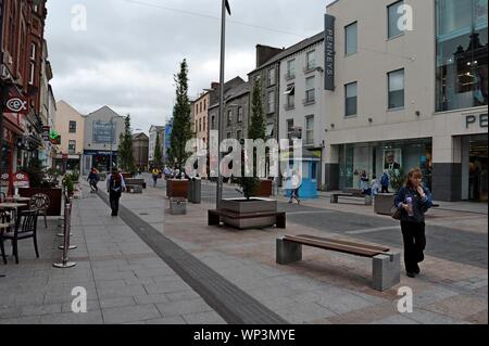 Straßenszene in der Mall, Tralee, Co Kerry, Irland Stockfoto