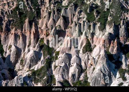 Die schöne Landschaft, die die Bildung einer Reihe von feenkamine an Pasabagi in der Nähe von Zelve in der Region Kappadokien in der Türkei. Stockfoto