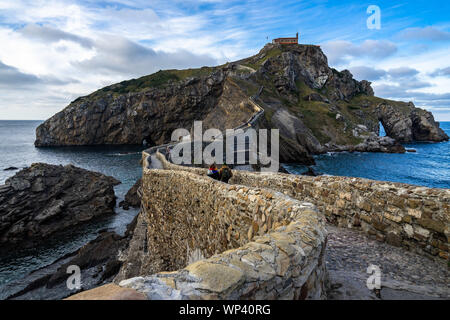 Zu Fuß nach San Juan de Gaztelugatxe an einem Wintertag, Bermeo, Baskenland, Spanien Stockfoto