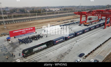 Peking, China. 13 Okt, 2017. Luftbild am Okt. 13, 2017 zeigt die ersten Güterzug von China Railway Express von Changchun nach Hamburg in Changchun, im Nordosten Chinas in der Provinz Jilin. Credit: Zhang Nan/Xinhua/Alamy leben Nachrichten Stockfoto