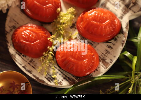 Ang Ku Kueh. Chinesische Rote "Schildkröte" Kuchen aus klebreis Shell mit Mung Bohnen gefüllt; in China und südostasiatischen Ländern. Stockfoto