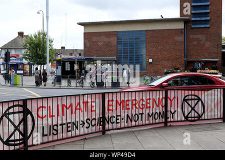 Turnpike Lane, London, Großbritannien. 7. September 2019. Aussterben Rebellion Klimawandel Demonstranten ihren Aufstand im Norden Londons. Quelle: Matthew Chattle/Alamy leben Nachrichten Stockfoto