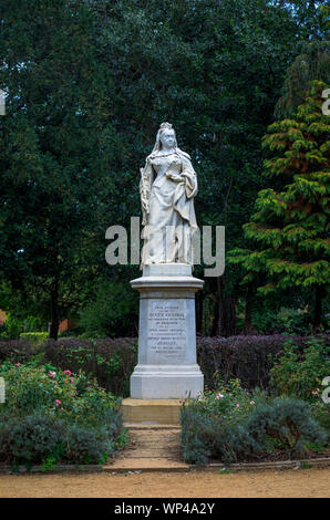 Statue von Königin Victoria zum Gedenken an ihren Golden Jubilee 1887 Abbey Gardens, Abingdon-on-Thames, Oxfordshire, South East England, Großbritannien Stockfoto