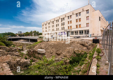 Plovdiv, Bulgarien - 23. Juni 2019: Erdarbeiten in der Nähe der Post im Zentrum von Plovdiv (Bulgarien) Stockfoto