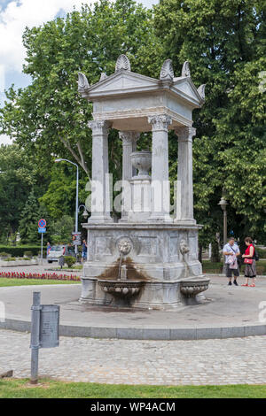 NIS, Serbien - Juni 15, 2019: Brunnen in der Mitte der Stadt von Nis, Serbien Stockfoto