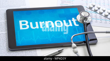 Das Wort "Burnout" auf der Anzeige einer Tablette Stockfoto