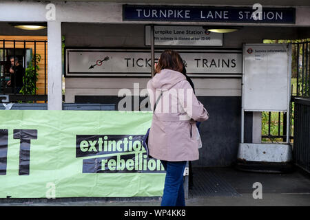 Turnpike Lane, London, Großbritannien. 7. September 2019. Aussterben Rebellion Klimawandel Demonstranten ihren Aufstand im Norden Londons. Quelle: Matthew Chattle/Alamy leben Nachrichten Stockfoto