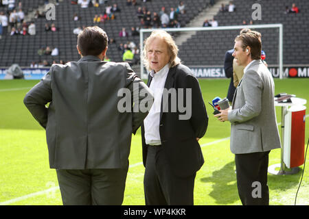 Milton Keynes, UK. 07 Sep, 2019. MK Dons Eigentümer Pete Winkelman während der efl Sky Bet Liga 1 Übereinstimmung zwischen Milton Keynes Dons und AFC Wimbledon bei Stadion: mk, Milton Keynes, England am 7. September 2019. Foto von Ken Funken. Nur die redaktionelle Nutzung, eine Lizenz für die gewerbliche Nutzung erforderlich. Keine Verwendung in Wetten, Spiele oder einer einzelnen Verein/Liga/player Publikationen. Credit: UK Sport Pics Ltd/Alamy leben Nachrichten Stockfoto