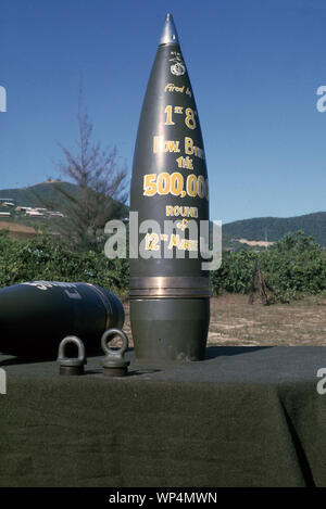 Vietnam-Krieg/Vietnam Krieg - USMC United States Marine Corps panzerhaubitze M55 203 mm/Self-Propelled Howitzer SPH M 55 8 Zoll - 500.000 Runde 12 Marine Regiment Stockfoto