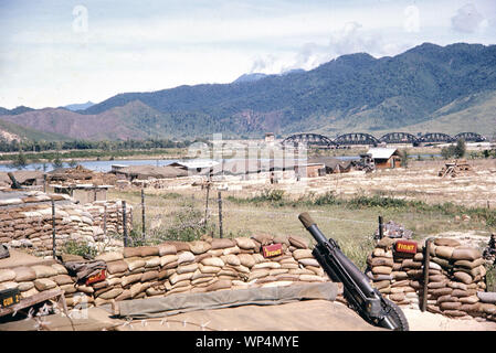 Vietnam-Krieg/Vietnam Krieg - USMC United States Marine Corps 1st Bataillon Whiskey Batterie Da Nang-Haubitze M116-M1 75mm Pack howitzer M116-M1 2,95 Zoll Stockfoto
