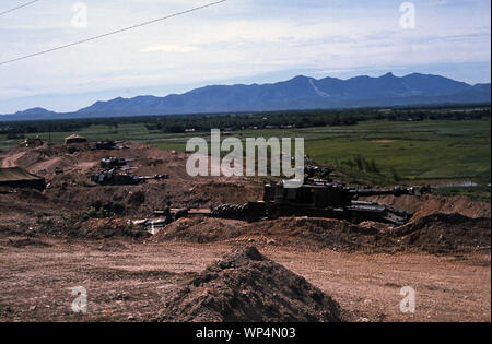 Vietnam-Krieg/Vietnam Krieg - USMC United States Marine Corps panzerhaubitze M55 203 mm/Self-Propelled Howitzer SPH M 55 8 Zoll - PANZERHAUBITZE M53 155 mm/Self-Propelled Howitzer SPH M 53 6.1 Zoll - PANZERHAUBITZE M109 155 mm/Self-Propelled Howitzer SPH M109 6,1 Zoll Stockfoto