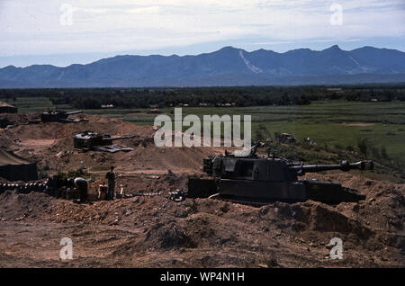 Vietnam-Krieg/Vietnam Krieg - USMC United States Marine Corps panzerhaubitze M55 203 mm/Self-Propelled Howitzer SPH M 55 8 Zoll - PANZERHAUBITZE M53 155 mm/Self-Propelled Howitzer SPH M 53 6.1 Zoll - PANZERHAUBITZE M109 155 mm/Self-Propelled Howitzer SPH M109 6,1 Zoll Stockfoto