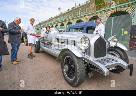 Brighton UK 7. September 2019 - Robin Buche aus in der Nähe von Lewes in Sussex mit seinem Rolls Royce Handlye Spezielle nimmt an der jährlichen Nationalen Brighton Speed Trials auf Madeira Drive an der Küste. Die Veranstaltung wird von der Brighton und Hove Motor Club laufen und ist offen für Autos und Motorräder alter und neuer mit einigen der Fahrer in den 80er Jahren. Foto: Simon Dack/Alamy leben Nachrichten Stockfoto