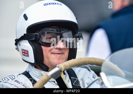 Brighton UK 7. September 2019 - Robin Buche aus in der Nähe von Lewes in Sussex mit seinem Rolls Royce Handlye Spezielle nehmen spart in den jährlichen Nationalen Brighton Speed Trials auf Madeira Drive an der Küste. Die Veranstaltung wird von der Brighton und Hove Motor Club laufen und ist offen für Autos und Motorräder alter und neuer mit einigen der Fahrer in den 80er Jahren. Foto: Simon Dack/Alamy leben Nachrichten Stockfoto