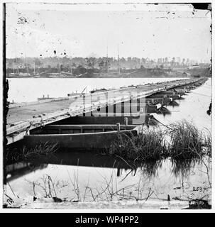 Jones Landung, VA., Nähe. Pontonbrücke über den James, vom Nordufer Stockfoto