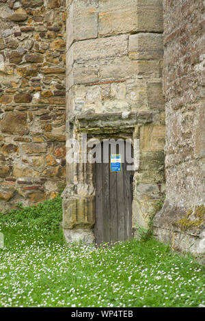 Hintertür der St Mildred's Church, Tenterden Kent Stockfoto