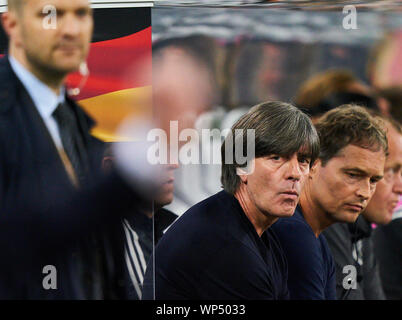 Hamburg, Deutschland. 06 Sep, 2019. DFB-headcoach Joachim Jogi Löw, Löw, halbe Größe, Porträt, Marcus SORG, Assistent coach DFB DEUTSCHLAND - NIEDERLANDE 2-4 Fußball Euro 2021 Qualifikation Saison 2019/2020, EM-Qualifikation Gruppe C Hamburg, Deutschland, September 06, 2019. © Peter Schatz/Alamy leben Nachrichten Stockfoto