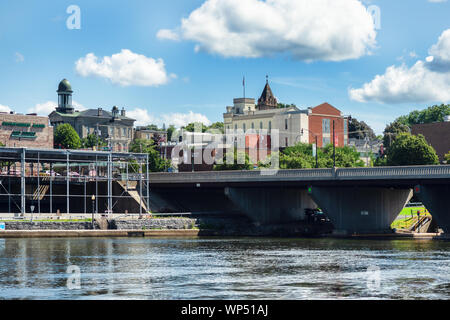 Oswego, New York, USA. September 6, 2019. Blick vom Riverwalk entfernt, in der Innenstadt von Oswego, New York an einem Sommernachmittag Stockfoto