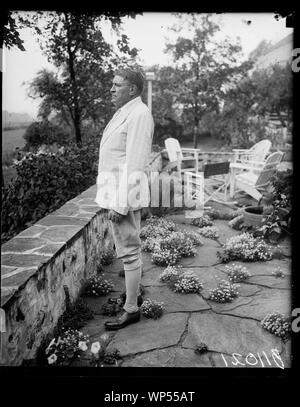 Gerechtigkeit Roberts ruht, an den Sommer nach Hause. Kimberton, PA. 12.08.22. Associate Justice Owen J. Roberts der Oberste Gerichtshof der Vereinigten Staaten, verbringt den Sommer bei seiner großen Dairy Farm in den Bergen von östlichen Pennsylvania in der Nähe der kleinen Stadt Stockfoto