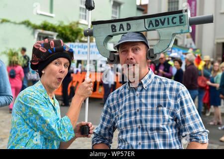 Bridport, Dorset, Großbritannien. 7. Sep 2019. Alison und Calvin Dix mit schlechten Rat an der Bridport hat Festival in Dorset Foto: Graham Jagd-/Alamy leben Nachrichten Stockfoto