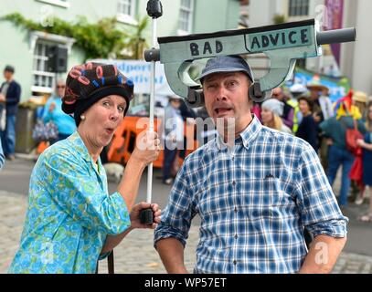 Bridport, Dorset, Großbritannien. 7. Sep 2019. Alison und Calvin Dix mit schlechten Rat an der Bridport hat Festival in Dorset Foto: Graham Jagd-/Alamy leben Nachrichten Stockfoto