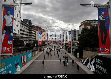 London, Großbritannien. 05 Sep, 2019. Fans anreisen, vor dem UEFA Euro 2020 Qualifikation Gruppe ein Match zwischen England und Bulgarien im Wembley Stadion am 7. September 2019 in London, England. (Foto von Matt Bradshaw/phcimages.com) Credit: PHC Images/Alamy leben Nachrichten Stockfoto