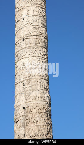 Detail des Reliefs der Spalte des Imperior Marcus Aurelius in der Spalte Platz in Rom Stockfoto