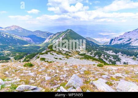 Blick über einige der höchsten Gipfel des Piringebirges, Bulgarien Stockfoto