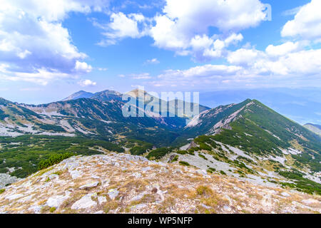 Blick über einige der höchsten Gipfel des Piringebirges, Bulgarien Stockfoto