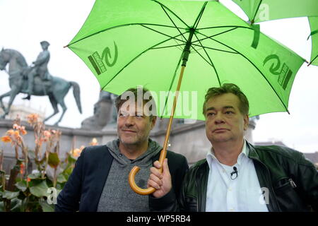 Wien, Österreich, 07. Sep 2019. Die österreichischen Grünen beginnen mit dem spitzenkandidat (R) Werner Kogler und die deutsche Grüne Partei (L) Robert Habeck im Wahlkampf für die Nationalratswahlen 2019. Quelle: Franz Perc/Alamy leben Nachrichten Stockfoto