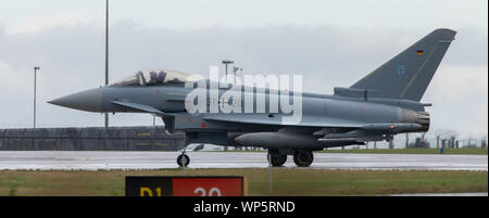 Deutsche EF2000 Eurofighter Typhoon erwartet Erlaubnis an RAF Waddington, 4. September 2019 zu übernehmen. Stockfoto